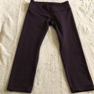 LULULEMON SPORT CAPRI LEGGINGS